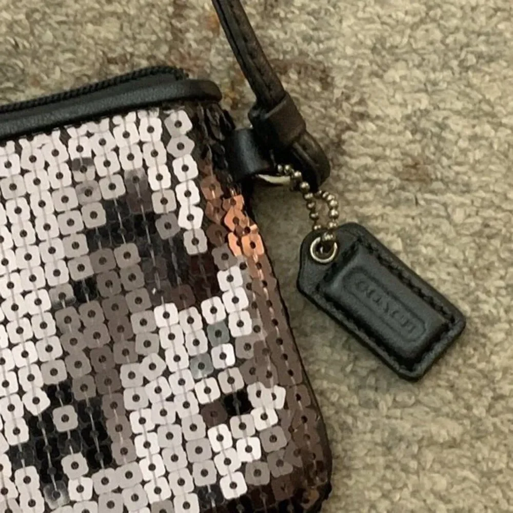 Coach Sequin Wristlet Clutch Pouch Leather Trim Zip Up Wallet Silver W/ Hang Tag